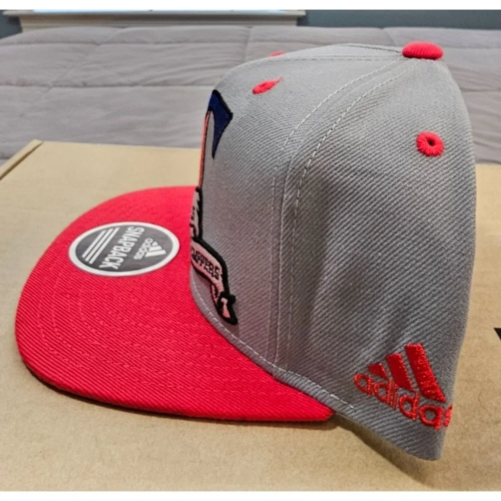 adidas® Los Angeles‎ Clippers NBA Snapback Cap in Grey/Red